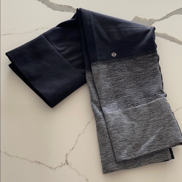Lululemon seamless crop pant size 6 black and gray - Picture 4 of 4